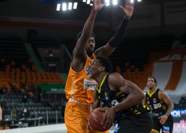 曾因此形象 曾因此形象